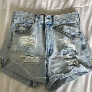 -Aeropostale mom short, light wash, size 00
